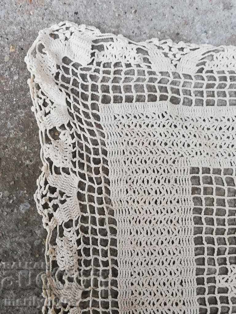 Auction  Crochet table mass 61/54 cm mile lace
