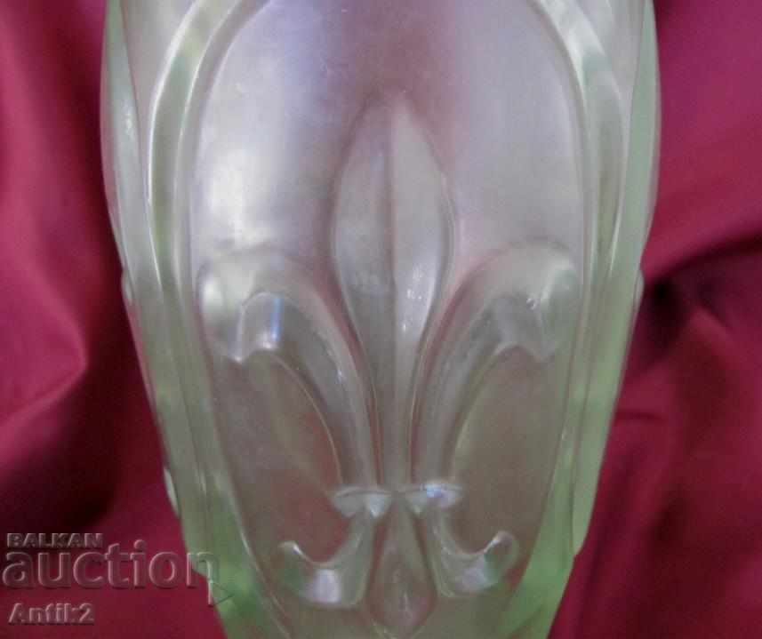 Delivery of Old Art Deco Crystal Vase