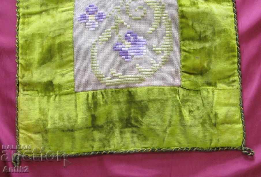 Auction  19th century Hand embroidered Quilt, Tablecloth, Tishleifer