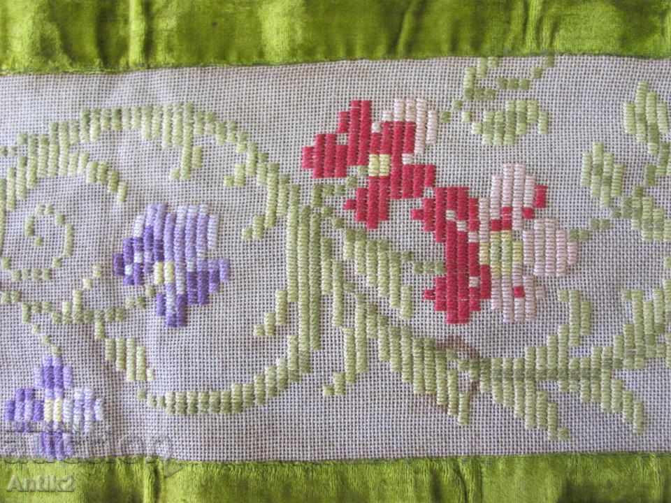 Delivery of 19th century Hand embroidered Quilt, Tablecloth, Tishleifer