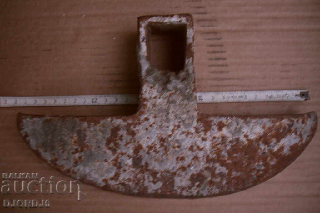 An old pick with price 4.00 BGN | € 2.05