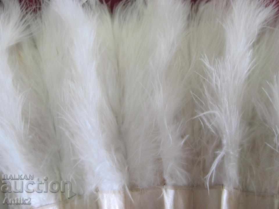 Delivery of 19th century Antique Bone sail, satin and ostrich feathers Delivery of 19th century Antique Bone sail, satin and ostrich feathers