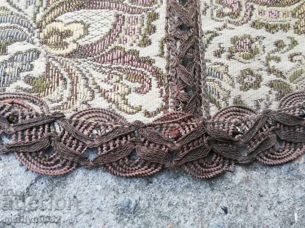 Auction An old embroidered quilt of shingles, a mile of embroidery Auction An old embroidered quilt of shingles, a mile of embroidery