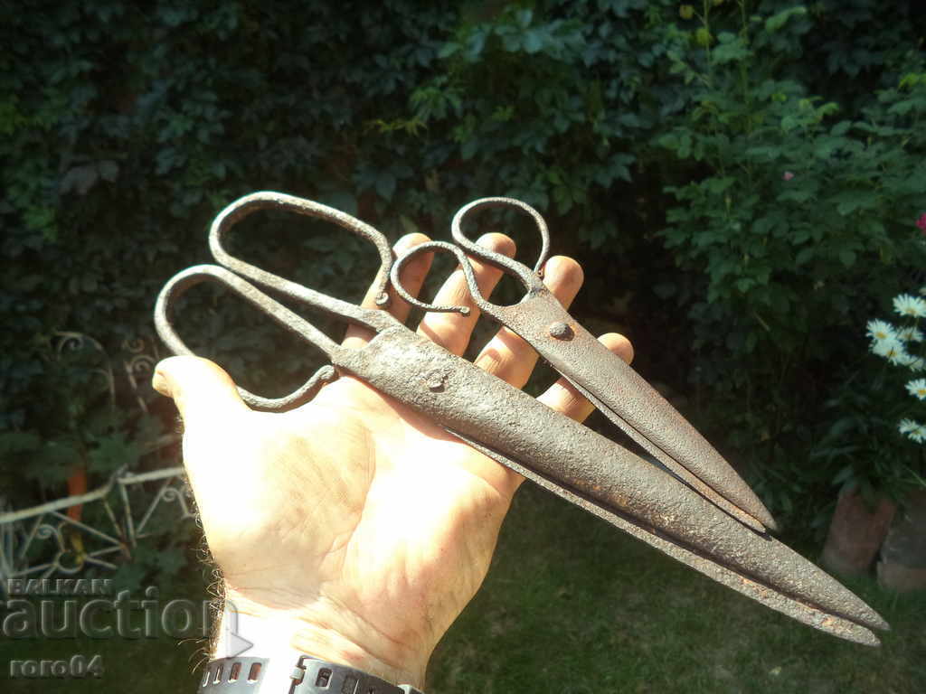 PAIR OF OLD HAND FORGED REVIVAL SCISSORS with price 51.30 BGN | € 26.23 PAIR OF OLD HAND FORGED REVIVAL SCISSORS with price 51.30 BGN | € 26.23