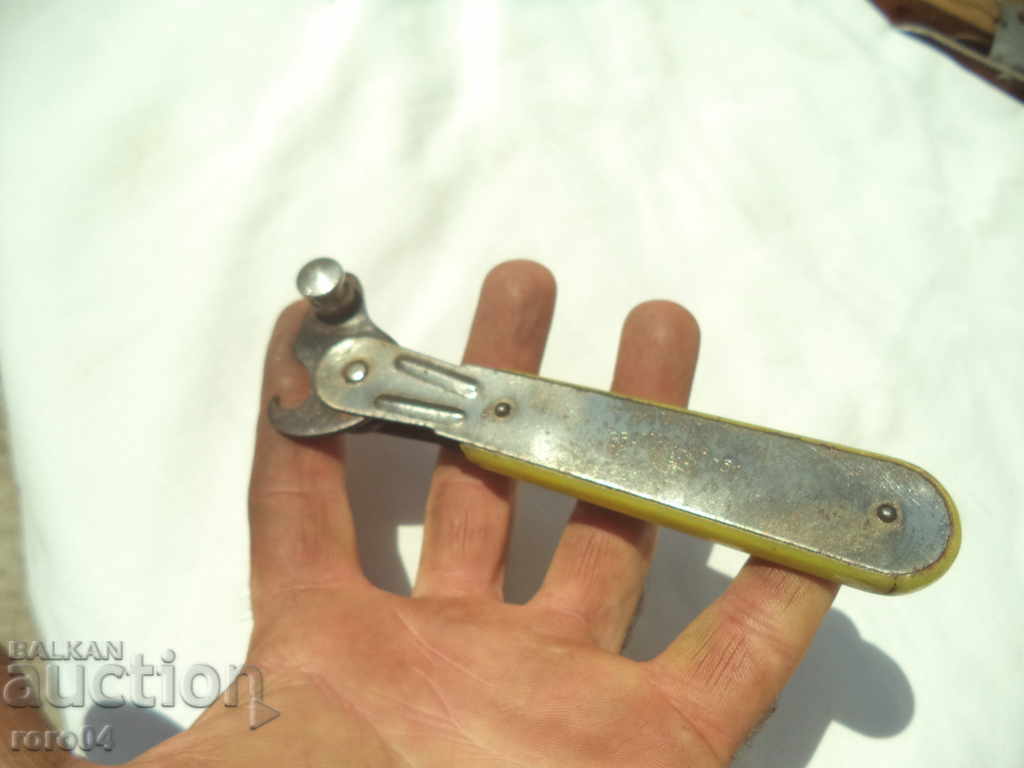 Auction OLD CANNER OPENER - RECORD NR. 61 WEB - ACTING Auction OLD CANNER OPENER - RECORD NR. 61 WEB - ACTING