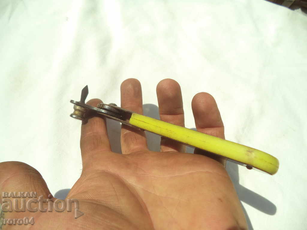 OLD CANNER OPENER - RECORD NR. 61 WEB - ACTING - 5 OLD CANNER OPENER - RECORD NR. 61 WEB - ACTING - 5