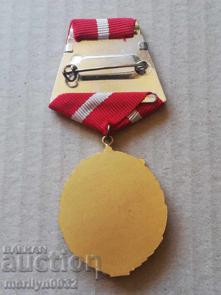 Delivery of Order of the Red Banner of Labor with box Delivery of Order of the Red Banner of Labor with box