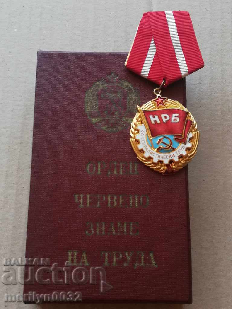 Орден на Червено знаме на труда с кутия