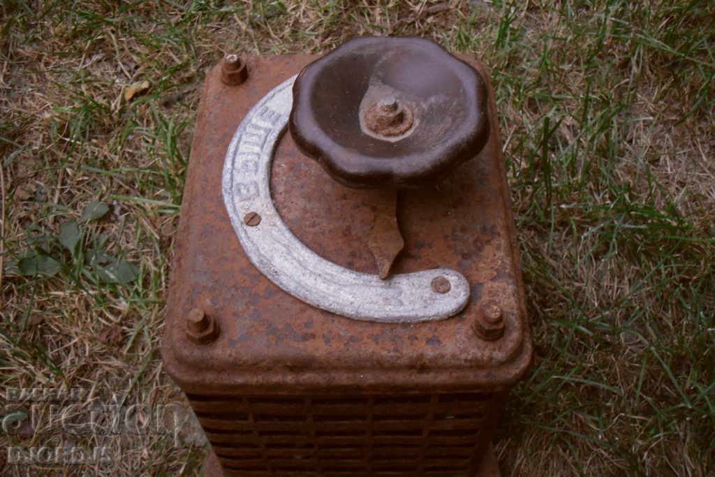 Old Russian appliance with price 8.00 BGN | € 4.09 Old Russian appliance with price 8.00 BGN | € 4.09