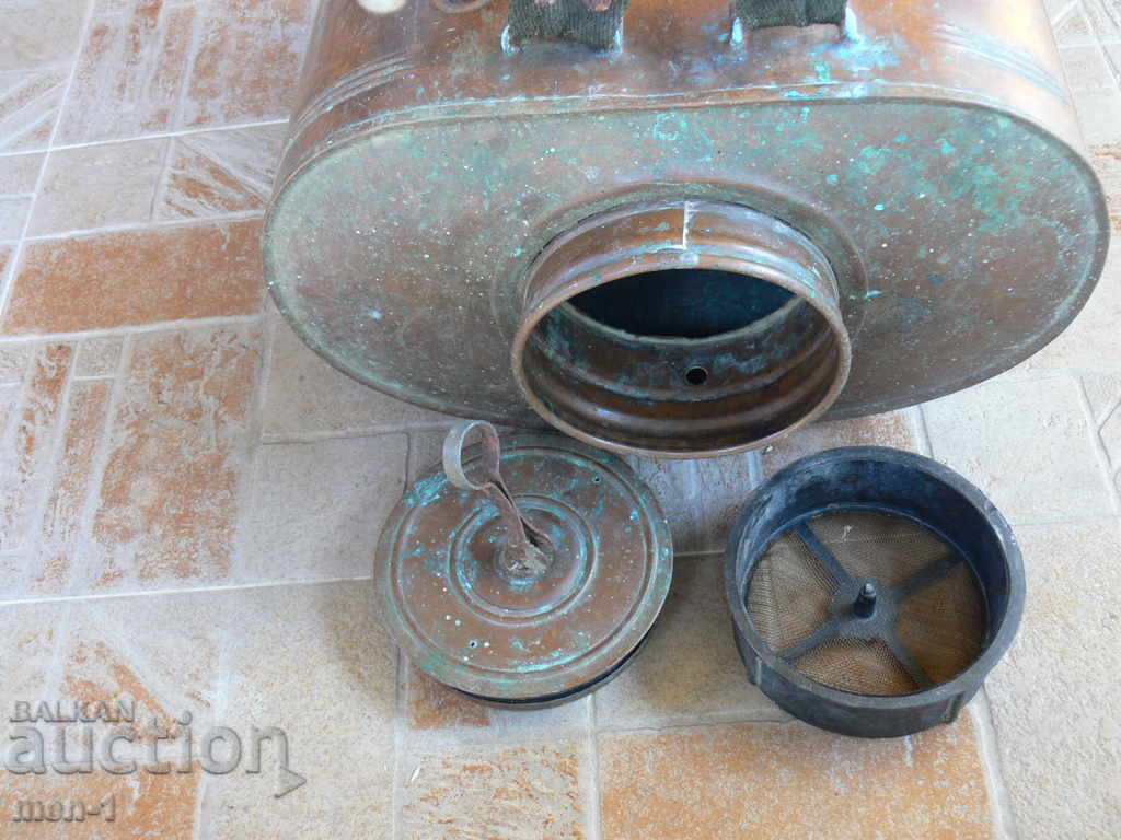 Auction An old copper sprayer Auction An old copper sprayer