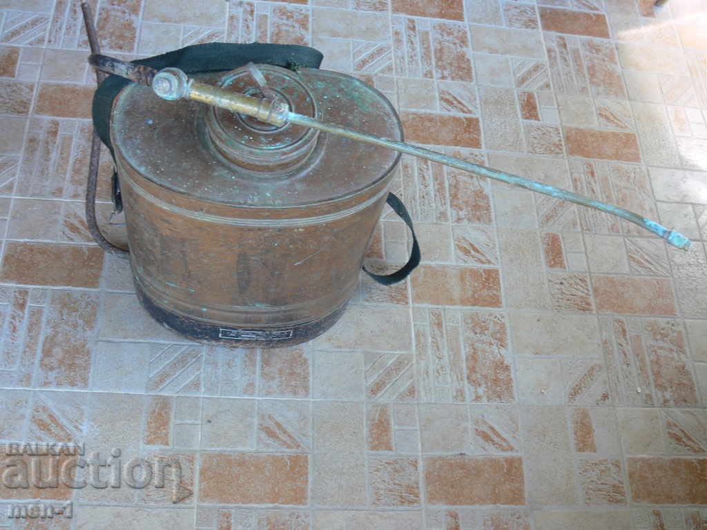 Delivery of An old copper sprayer Delivery of An old copper sprayer