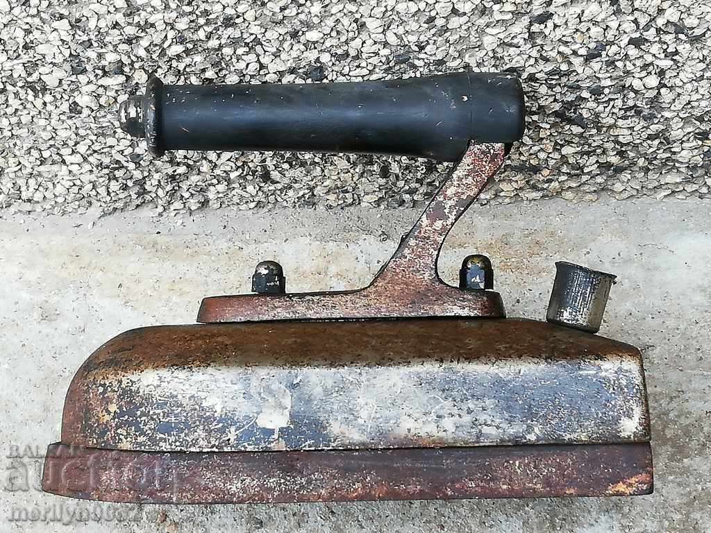 Delivery of Old Bulgarian Electric Stalin Iron in the late 40's Delivery of Old Bulgarian Electric Stalin Iron in the late 40's