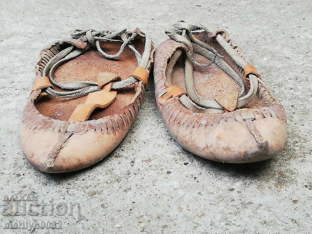 Pair of boots size 42-43 with price 75.00 BGN | € 38.35 Pair of boots size 42-43 with price 75.00 BGN | € 38.35