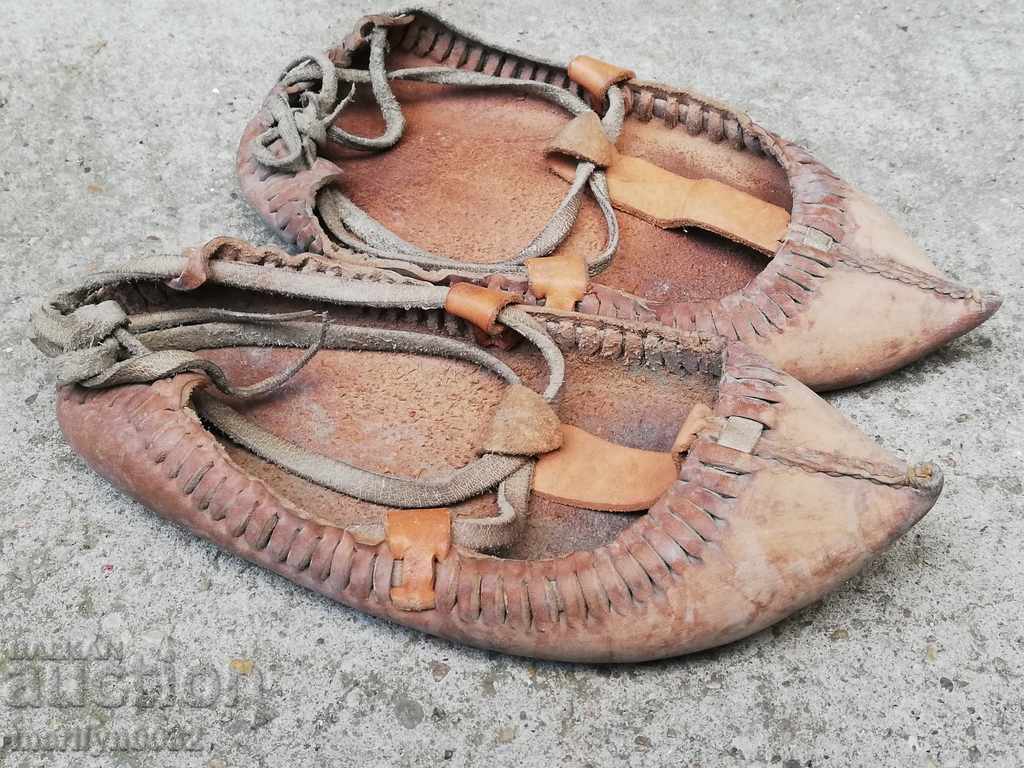 Auction Pair of boots size 42-43 Auction Pair of boots size 42-43