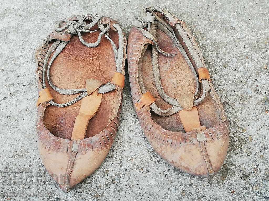 Delivery of Pair of boots size 42-43 Delivery of Pair of boots size 42-43