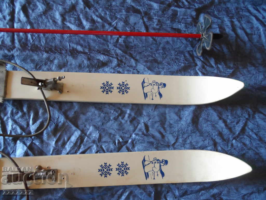 ρετρό παιδικά σκι με τιμή 45.00 BGN | € 23.01 ρετρό παιδικά σκι με τιμή 45.00 BGN | € 23.01