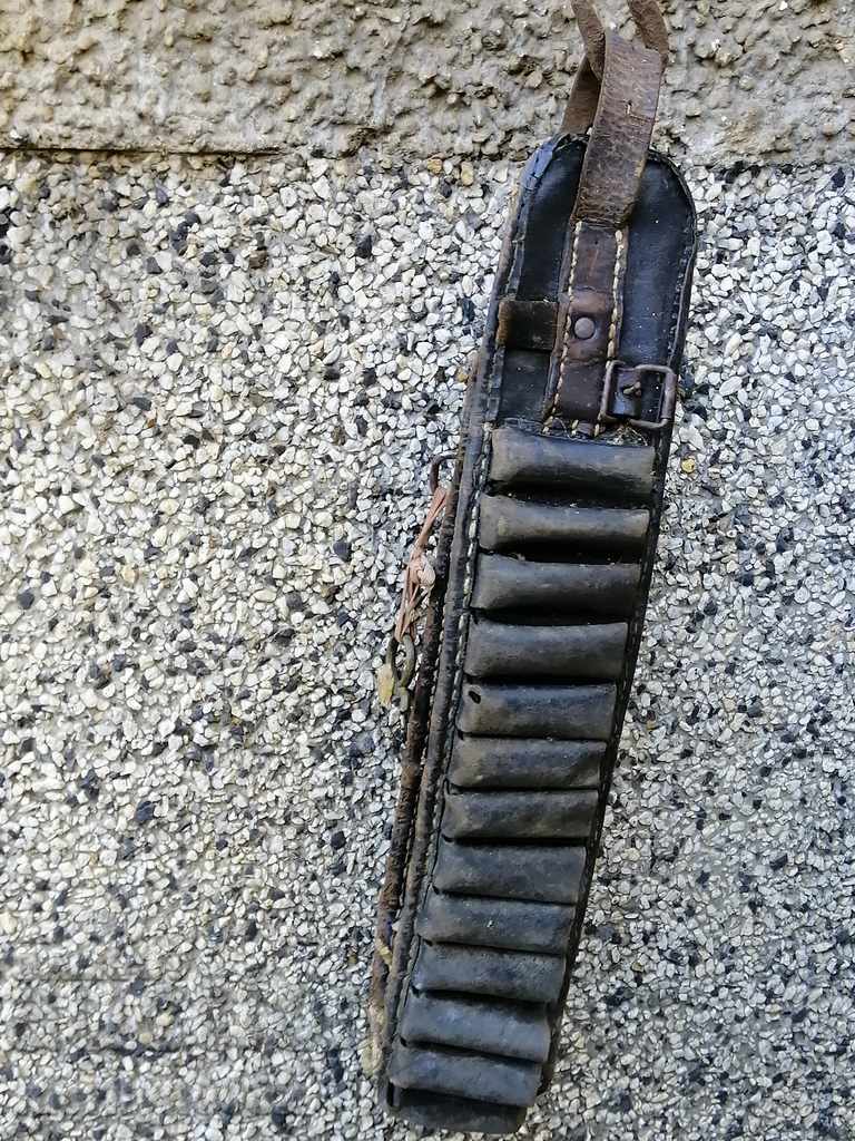 Παράδοση Παλιά ζώνη φυσιγγίων, ιμάντα, ζώνη, λουρί, ταινίες μήκους 103 cm Παράδοση Παλιά ζώνη φυσιγγίων, ιμάντα, ζώνη, λουρί, ταινίες μήκους 103 cm