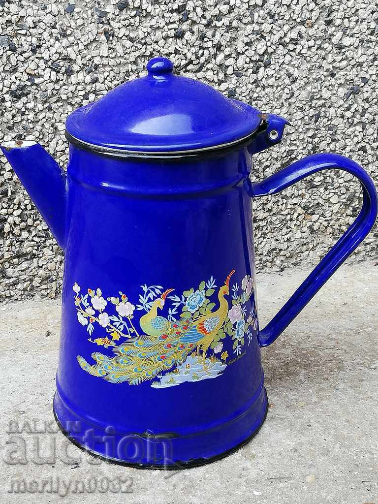 Enamelled teapot made of salt container with enamel jade jug