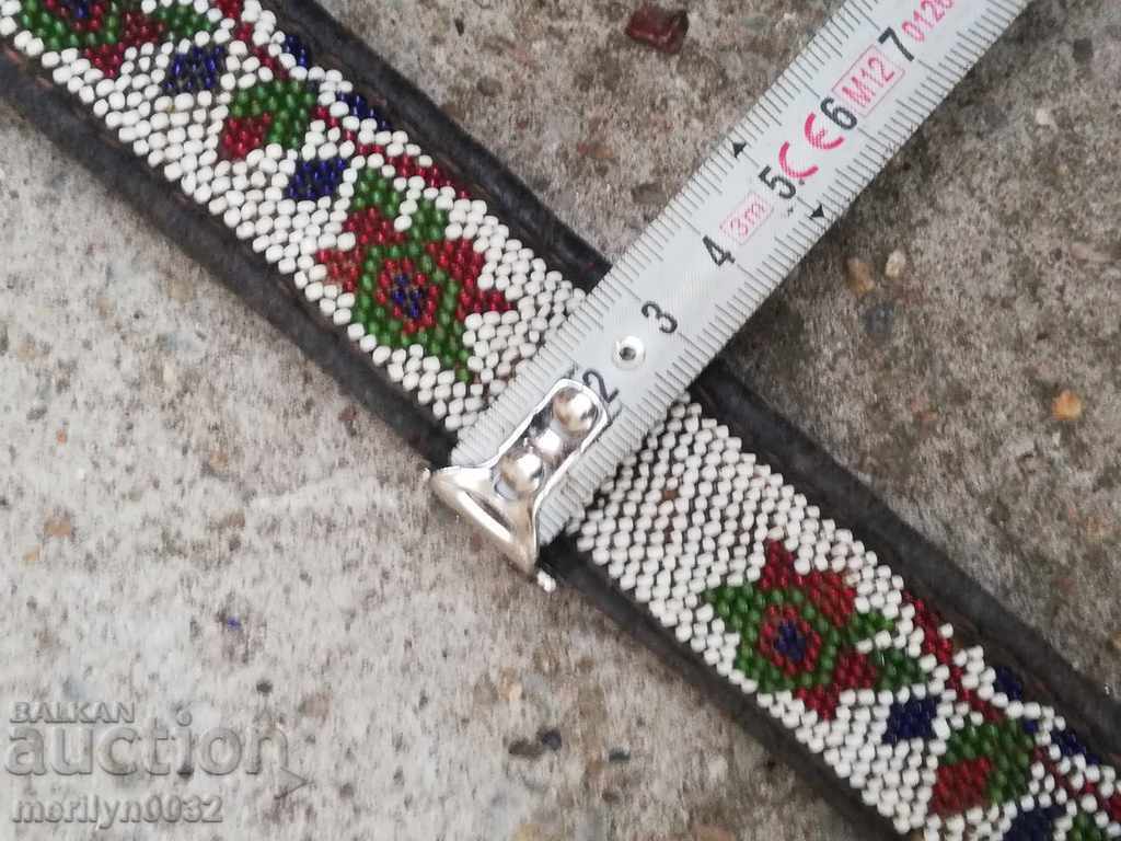 Licitație Curea veche din piele tesuta manual pentru costum albastru din margele pafti Licitație Curea veche din piele tesuta manual pentru costum albastru din margele pafti