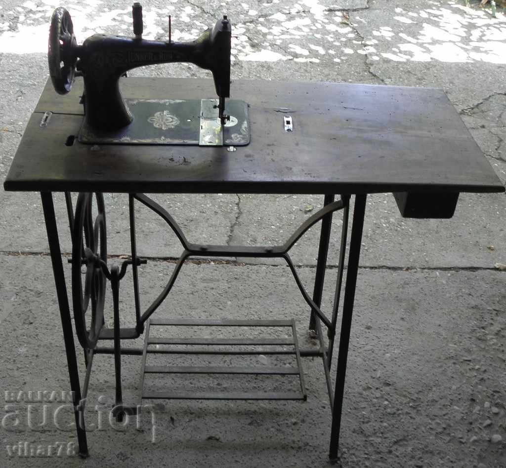Auction BRITANIA FOOT SEWING MACHINE Auction BRITANIA FOOT SEWING MACHINE