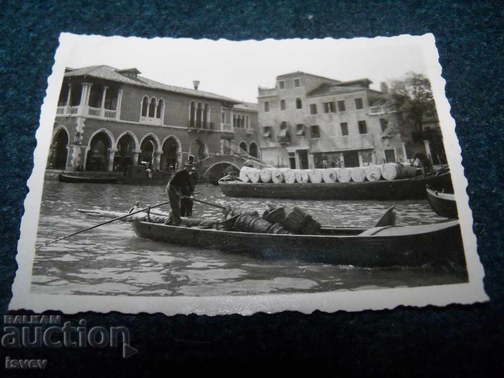 Six old photographs from Venice made in 1937. - 6