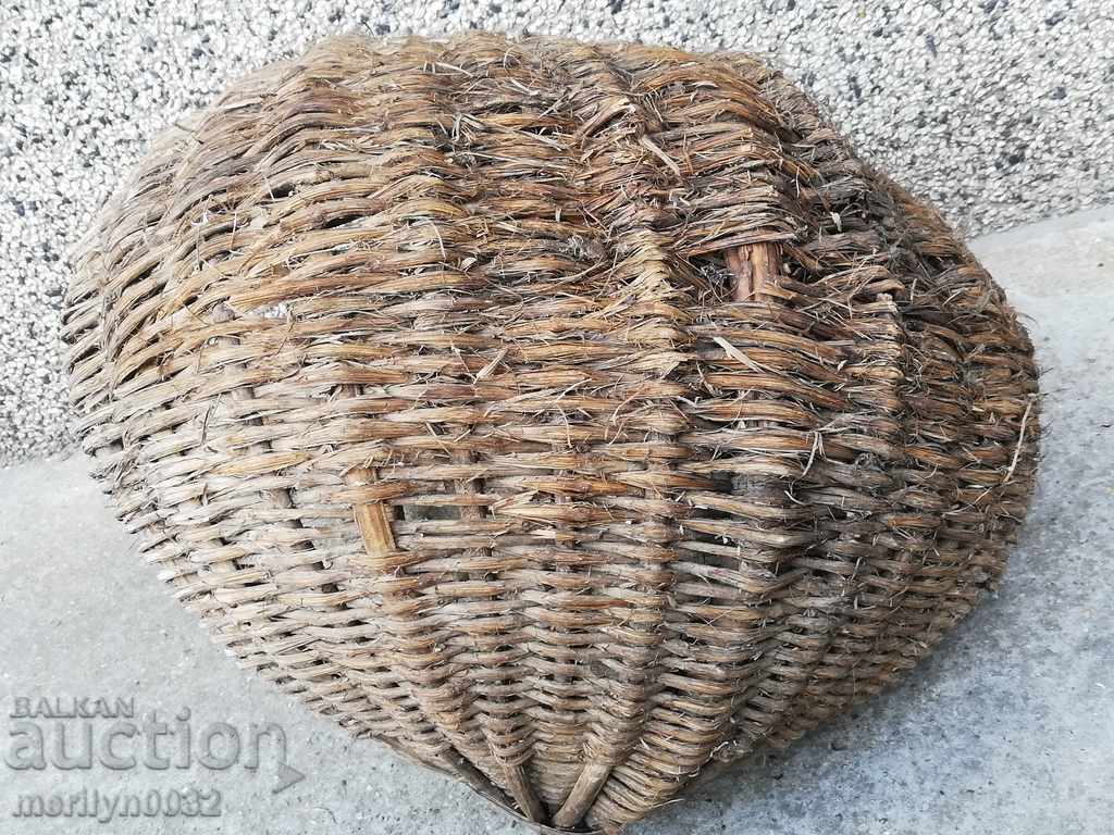 Delivery of Old wicker basket paner basket Delivery of Old wicker basket paner basket