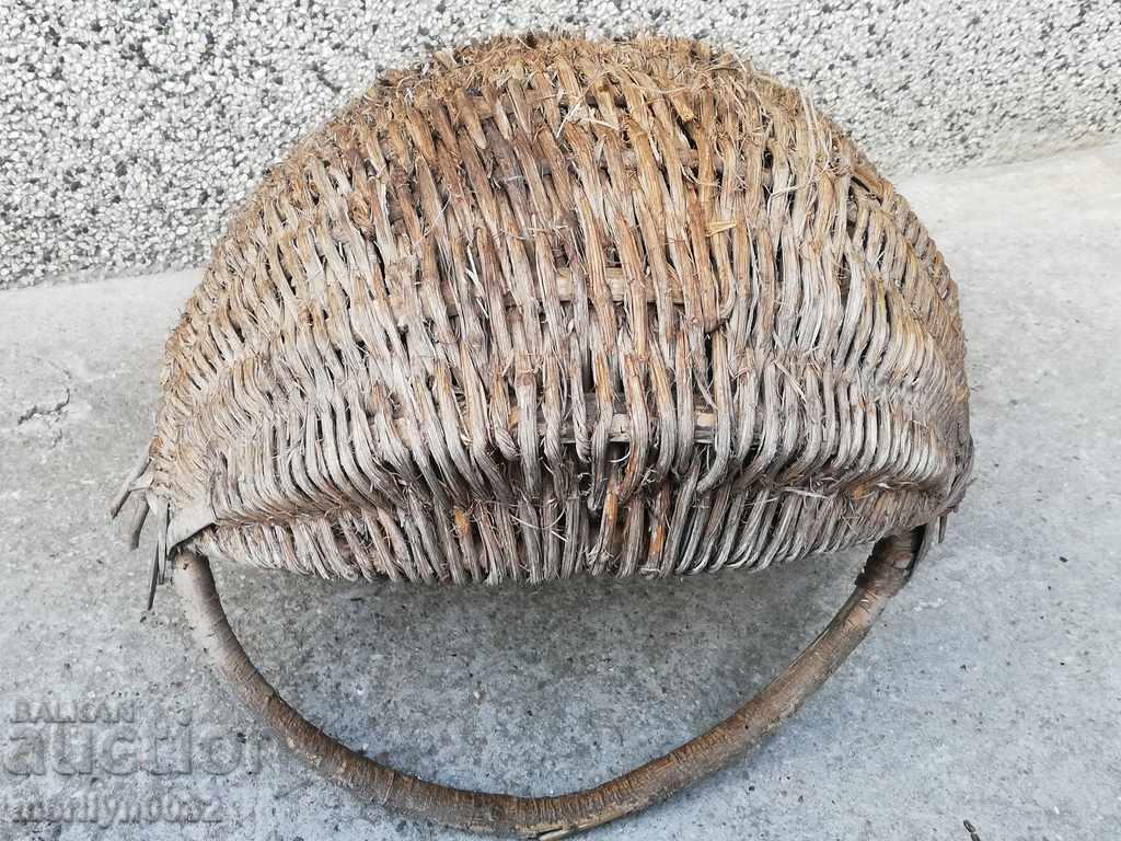Auction An old basket of wicker basket Auction An old basket of wicker basket