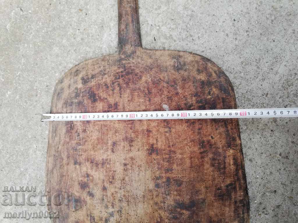 Delivery of Shovel for baking bread Delivery of Shovel for baking bread