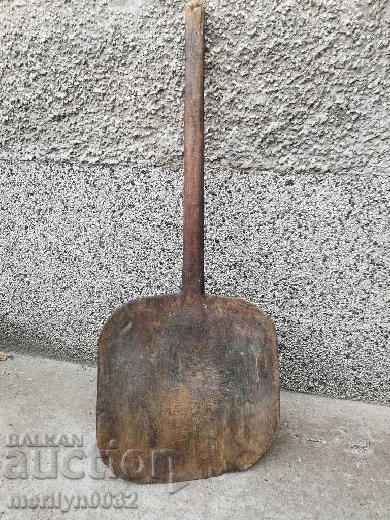 Shovel for baking bread
