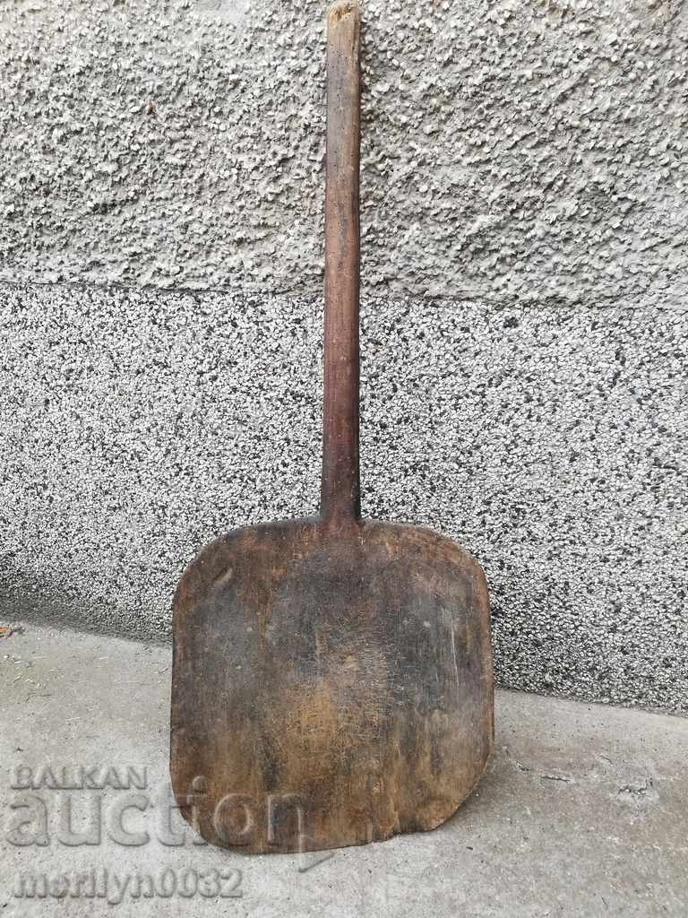 Ξύλινο φτυάρι για ψήσιμο ψωμιού