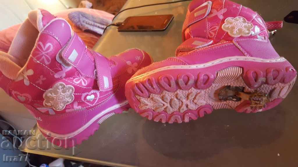 Delivery of baby boots number 32-33 Delivery of baby boots number 32-33