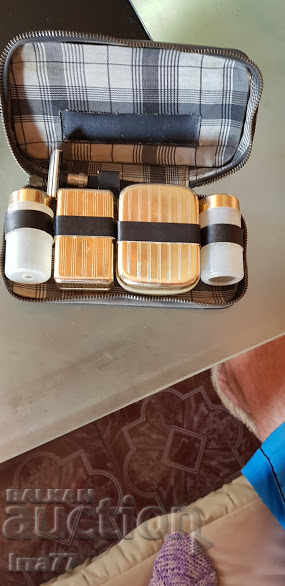 Livrarea set vechi de frizerie Livrarea set vechi de frizerie