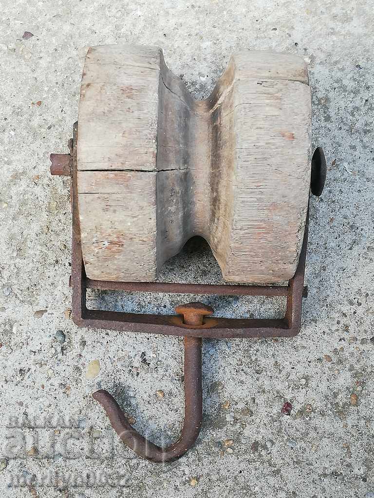 Auction Old wooden pulley pulley screech wooden roll Auction Old wooden pulley pulley screech wooden roll