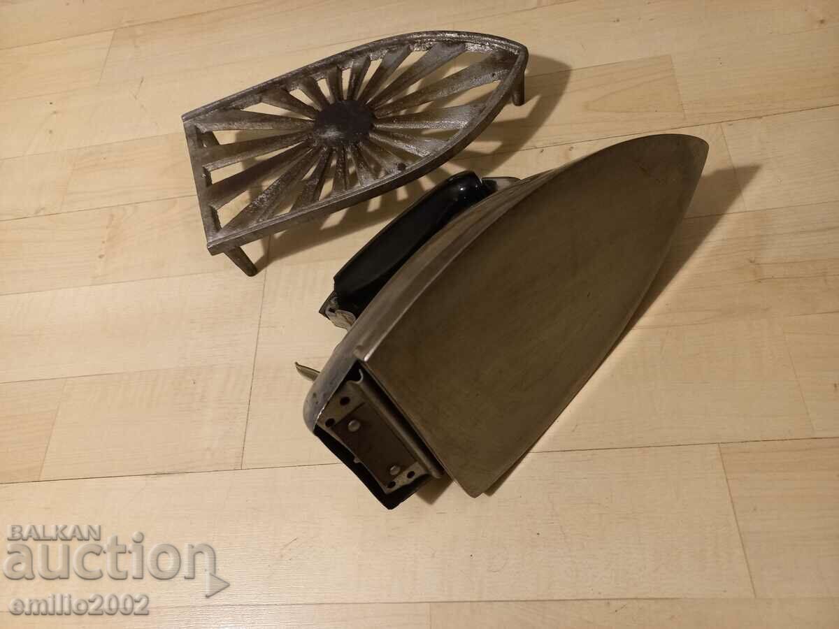 Licitație Fier de călcat retro cu suport