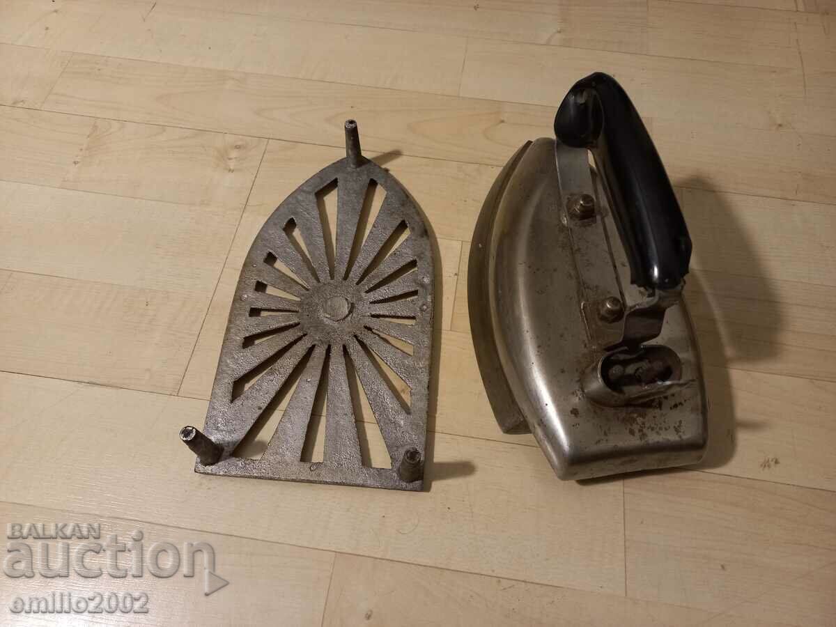 Livrarea Fier de călcat retro cu suport