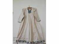 Везана риза  носия бродерия дантела