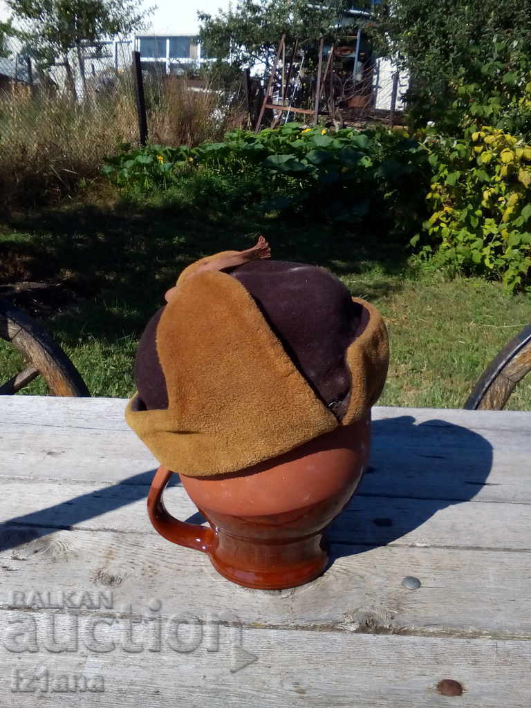 Old hat, earmuff with price 16.00 BGN | € 8.18 Old hat, earmuff with price 16.00 BGN | € 8.18