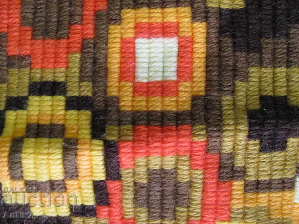 Delivery of Old Hand Embroidery Pillows 3 Pieces Delivery of Old Hand Embroidery Pillows 3 Pieces