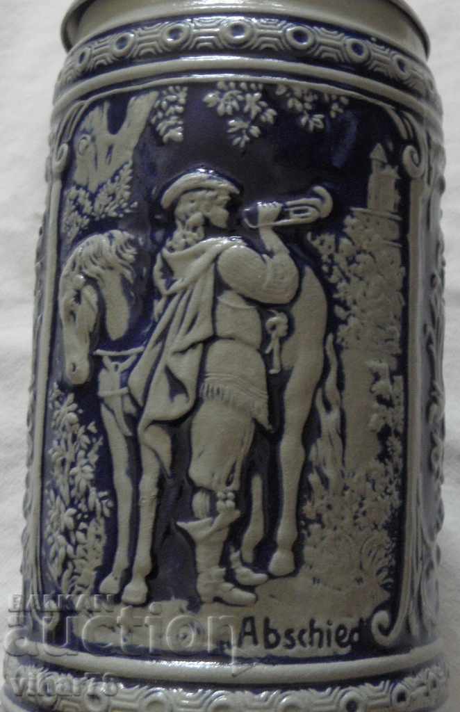 Auction BEAUTIFIED BEER CUP WITH LID Auction BEAUTIFIED BEER CUP WITH LID