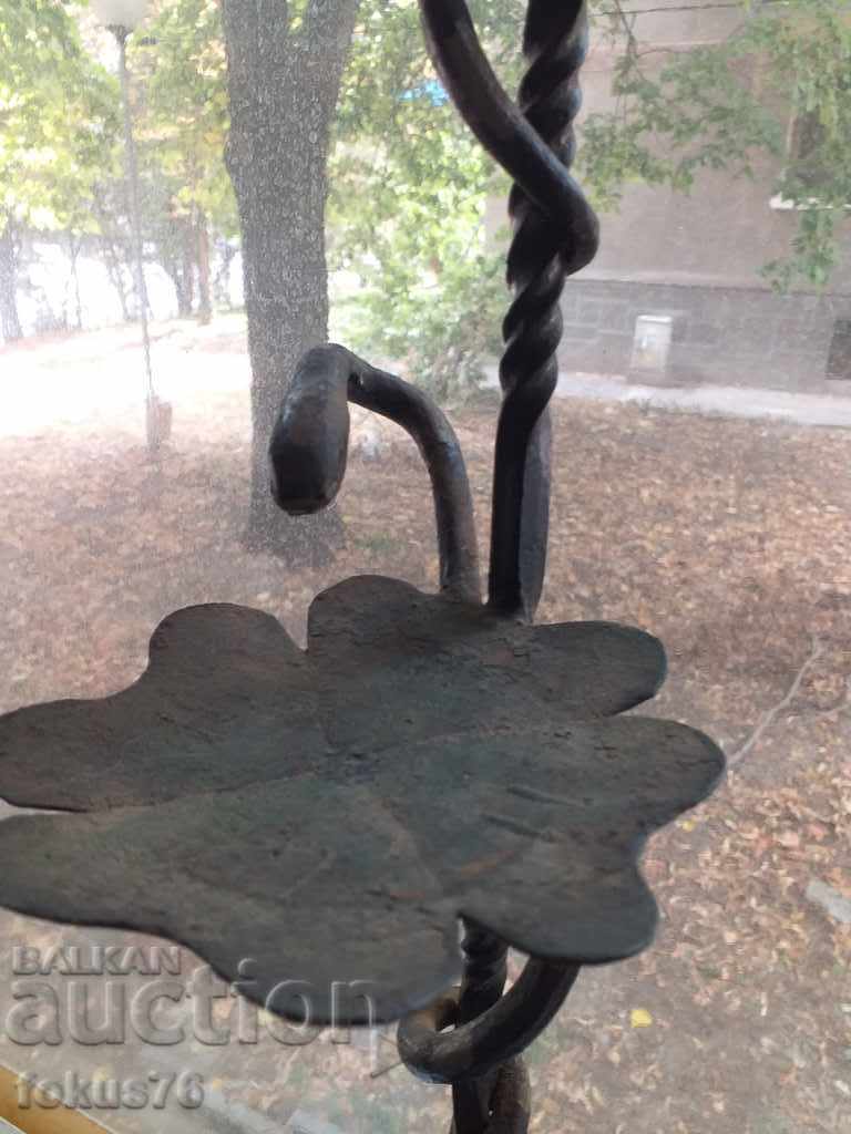 Auction  OLD WROUGHT IRON TORTOISE SNAKE STAND