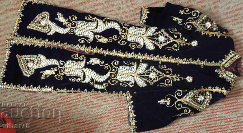 AUTHENTIC COSTUME - 6 AUTHENTIC COSTUME - 6