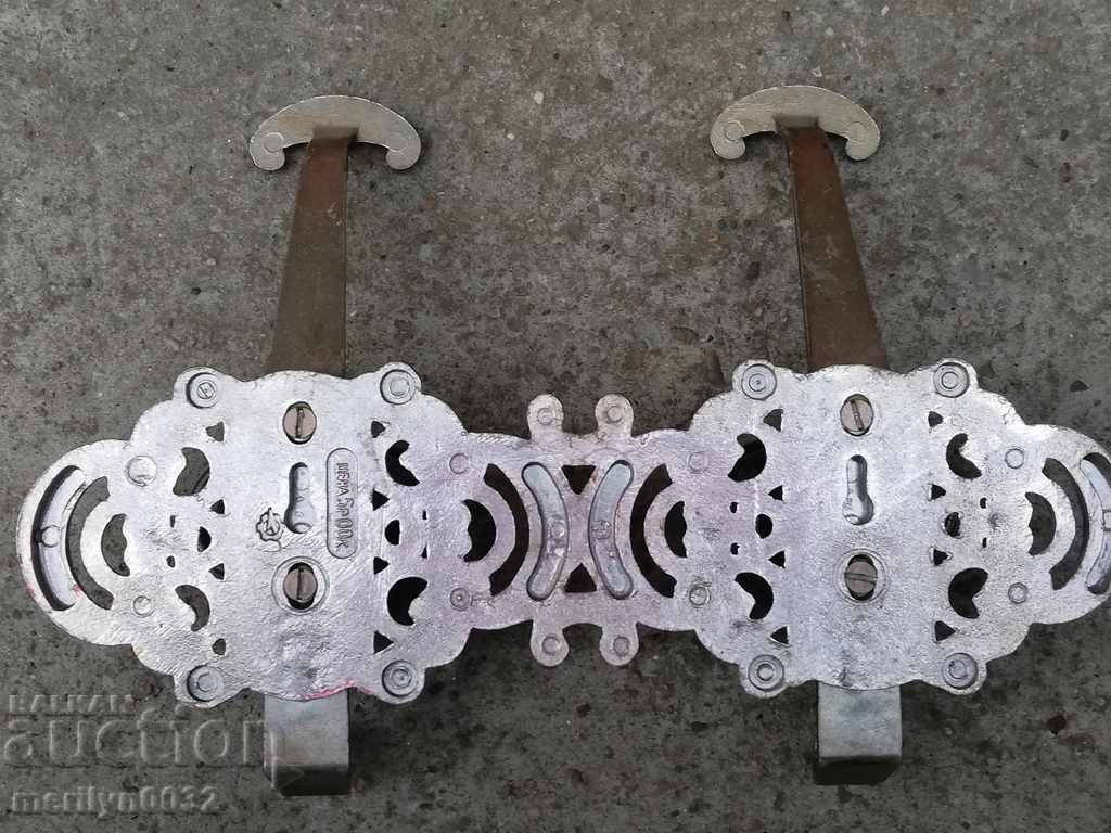 Δημοπρασία Μια παλιά κρεμάστρα αλουμινίου της δεκαετίας του '70 της ΕΣΣΔ Δημοπρασία Μια παλιά κρεμάστρα αλουμινίου της δεκαετίας του '70 της ΕΣΣΔ