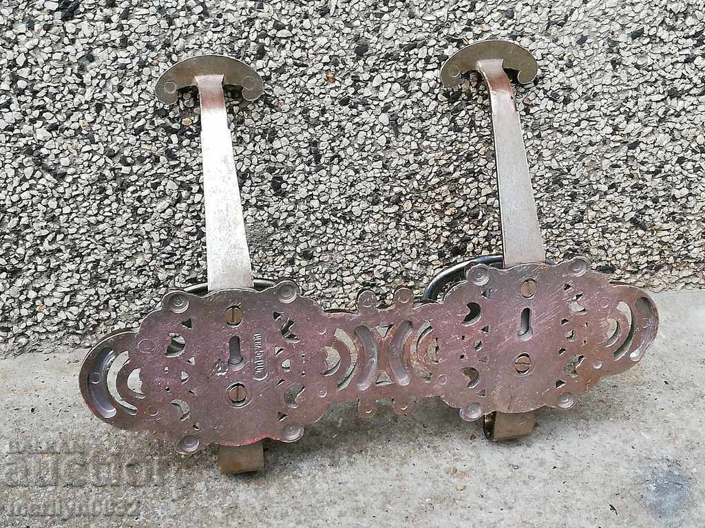 Παράδοση Μια παλιά κρεμάστρα αλουμινίου της δεκαετίας του '70 της ΕΣΣΔ Παράδοση Μια παλιά κρεμάστρα αλουμινίου της δεκαετίας του '70 της ΕΣΣΔ