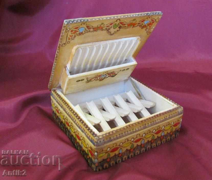 Cutie de țigări din lemn vechi