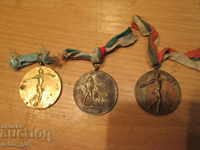 I sell three old medals.RRRR