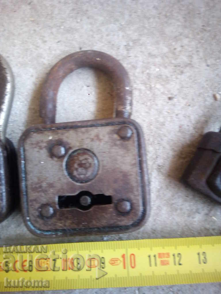 Auction  Old padlocks 3 pieces