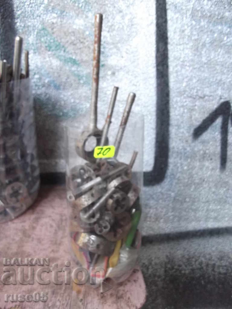 Auction Lot of 507 pcs. dies, hammers and a few spinners Auction Lot of 507 pcs. dies, hammers and a few spinners