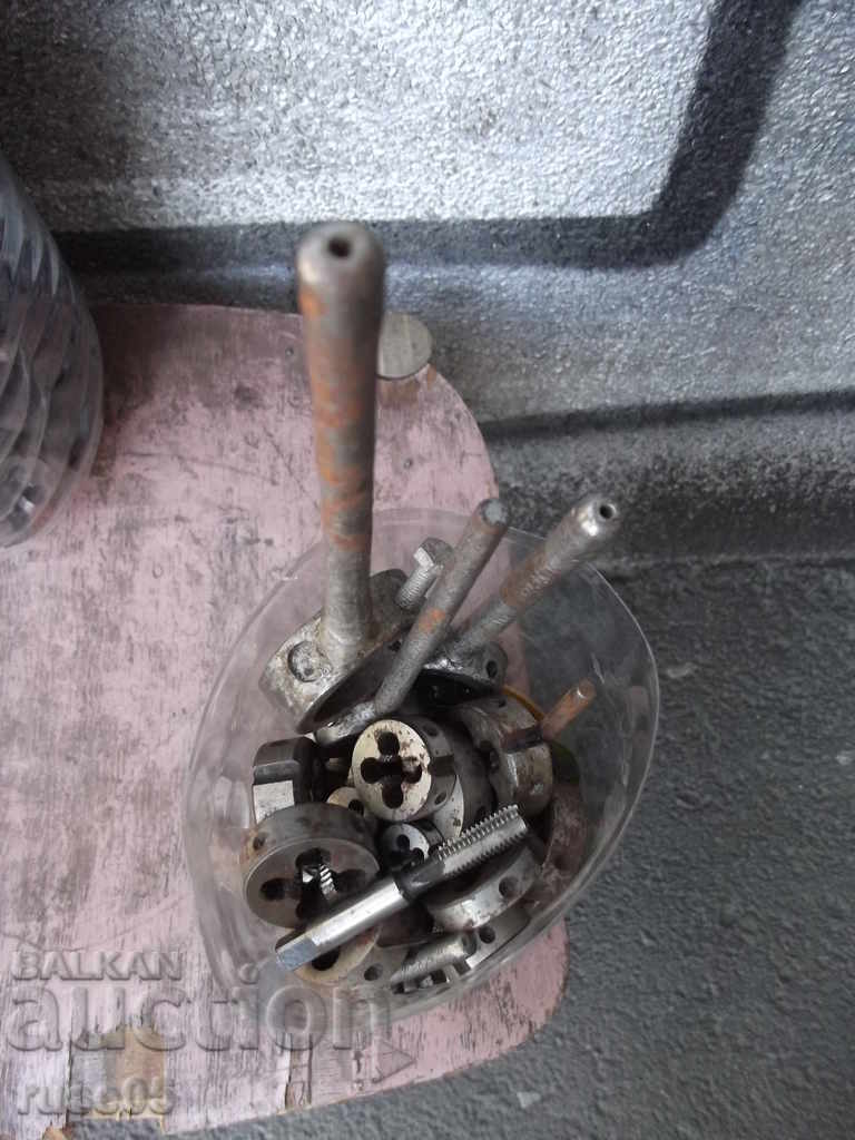 Lot of 507 pcs. dies, hammers and a few spinners - 5 Lot of 507 pcs. dies, hammers and a few spinners - 5