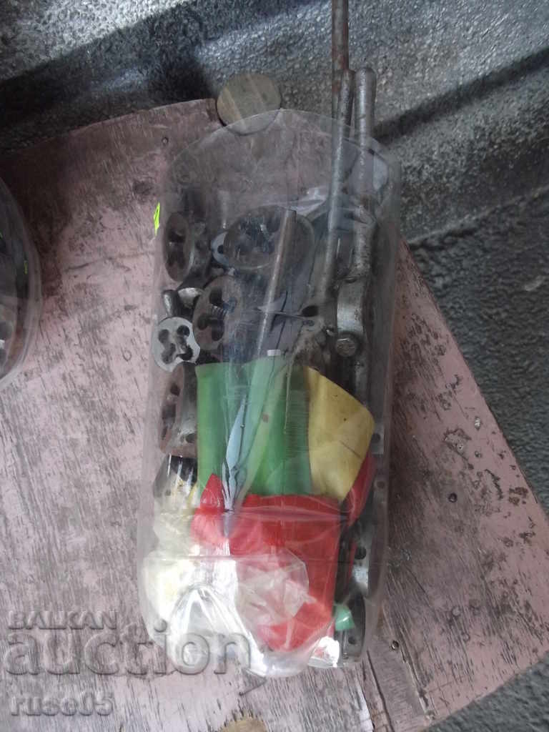 Lot of 507 pcs. dies, hammers and a few spinners - 6 Lot of 507 pcs. dies, hammers and a few spinners - 6