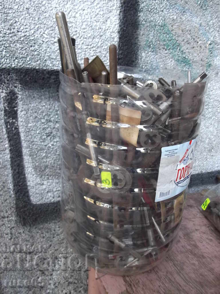 Lot of 507 pcs. dies, hammers and a few spinners - 7 Lot of 507 pcs. dies, hammers and a few spinners - 7